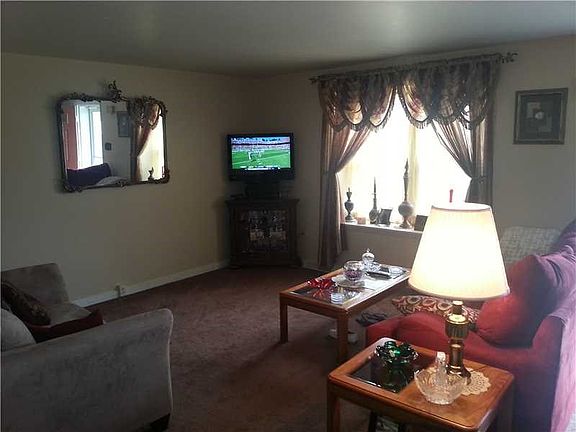 2nd image of 204 Cambria Hill Dr