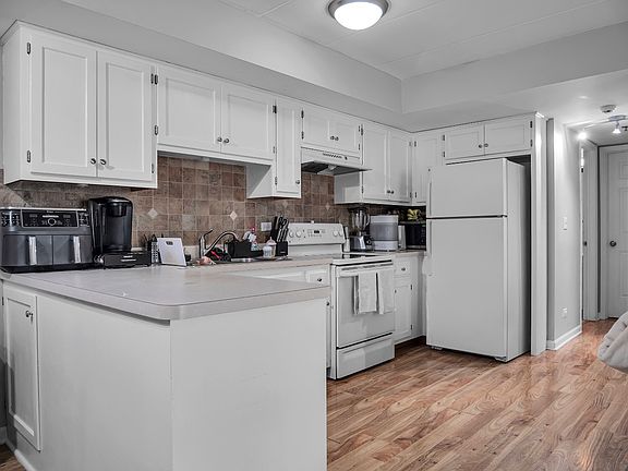3rd image of 7326 40th St Unit 3E