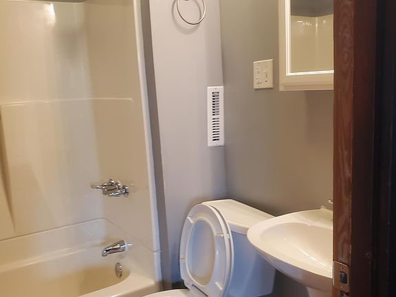 3rd image of 1228 W 11th St #2