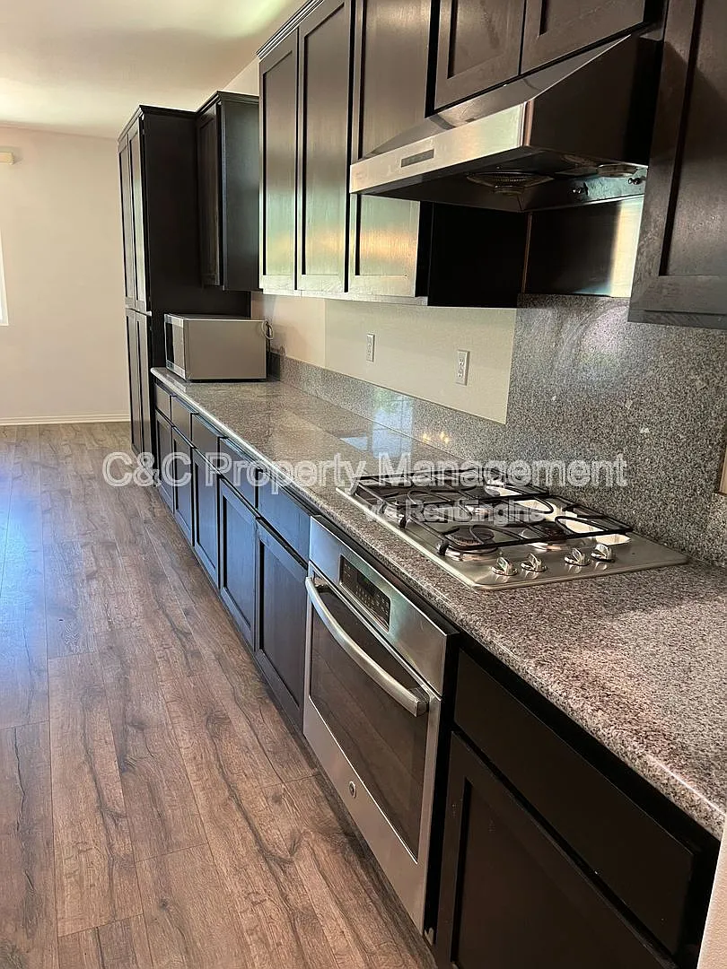 4 bed, 3.0 bath, 3287 sqft, $4,000 — Photo 3