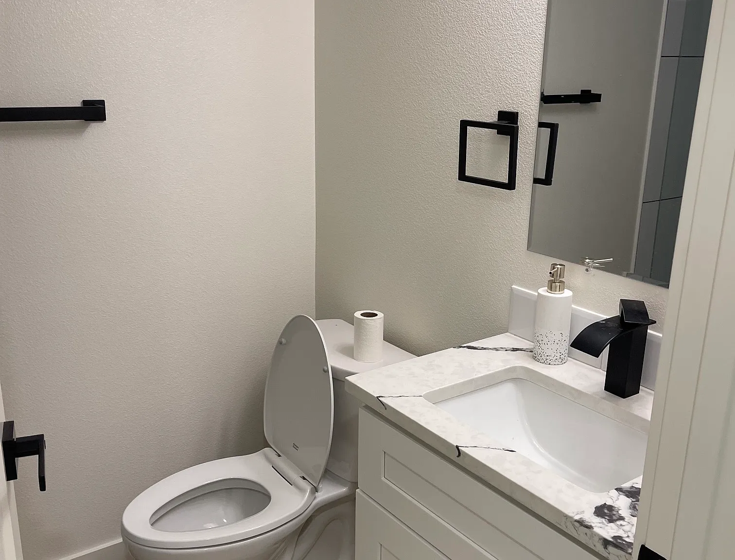 Studio, 1869 sqft, $1,200 — Photo 4