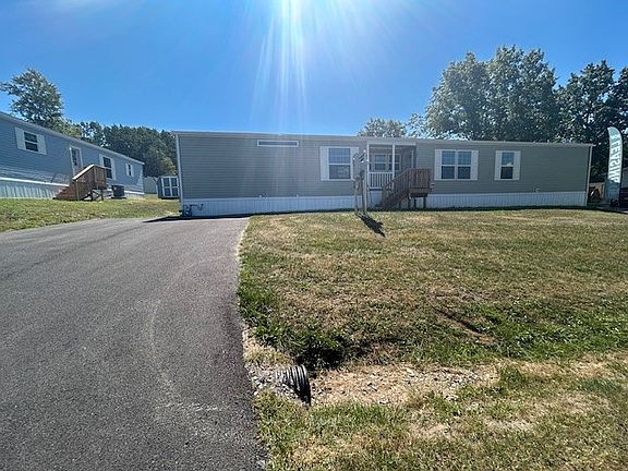 Exterior Image-16-Redman Homes Camelot Woods