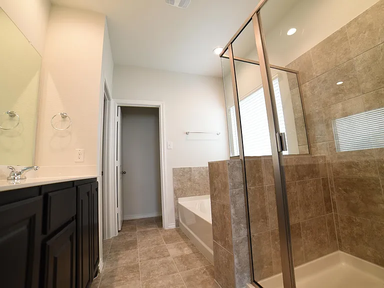 1407 Buckley St — Photo 4