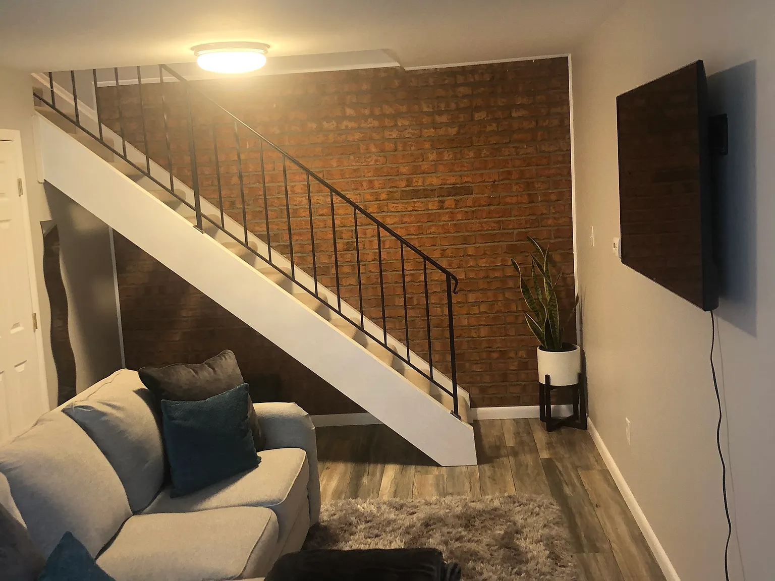 2 bed, 988 sqft, $2,000 — Photo 1