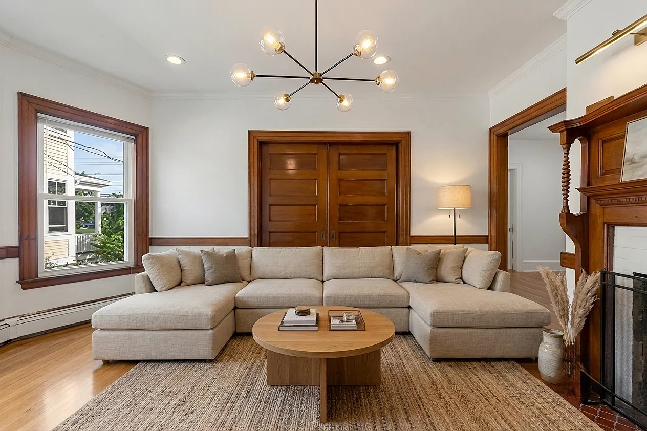 6 bed, 3393 sqft, $9,700 — Photo 1