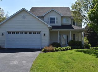 393 Hawthorne Dr, Williams Bay, WI