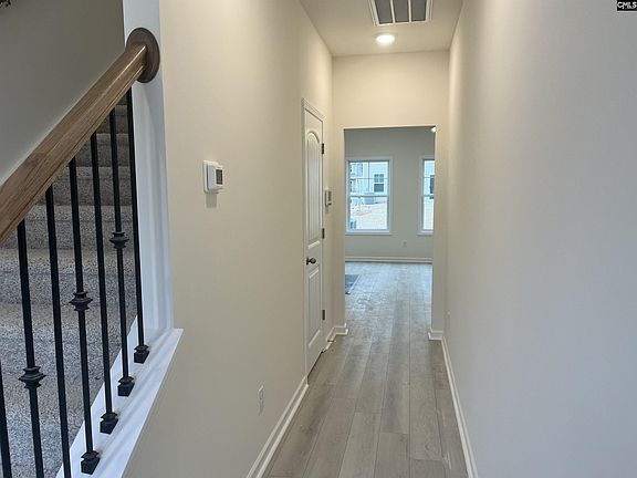 2nd image of 928 Glenwillow Ln