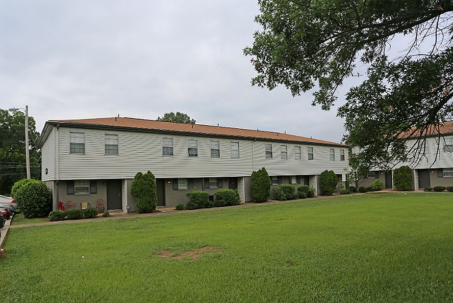 Cedar Creek Townhomes court yard