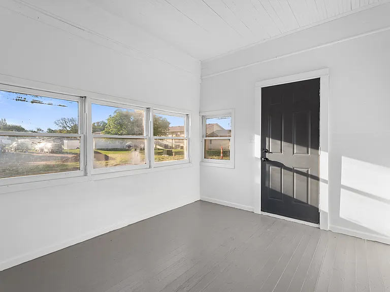 1203 E Cherry St — Photo 17