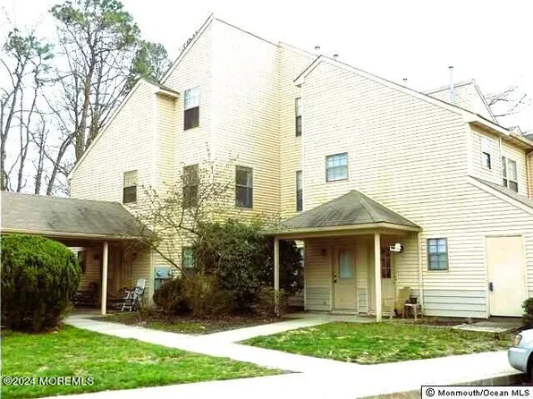 106 Daffodil Dr, Jackson, NJ 08527