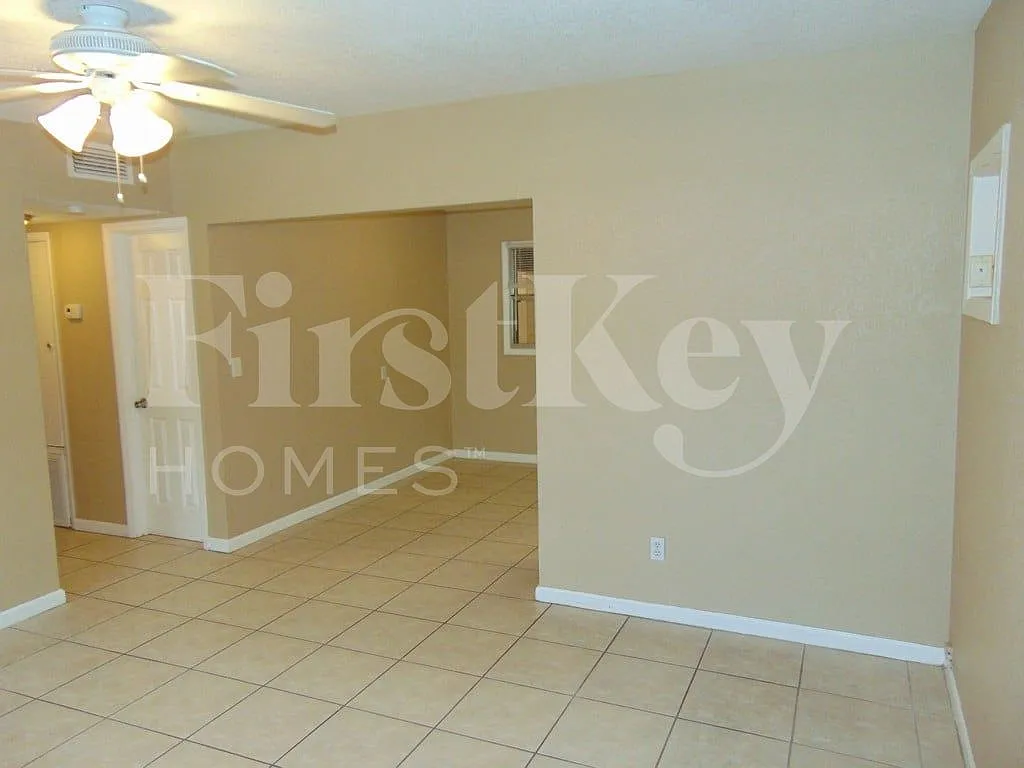 4 bed, 2.0 bath, 1238 sqft, $2,275 — Photo 2