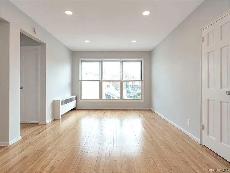 15 Quinby Ave #1E — Photo 5