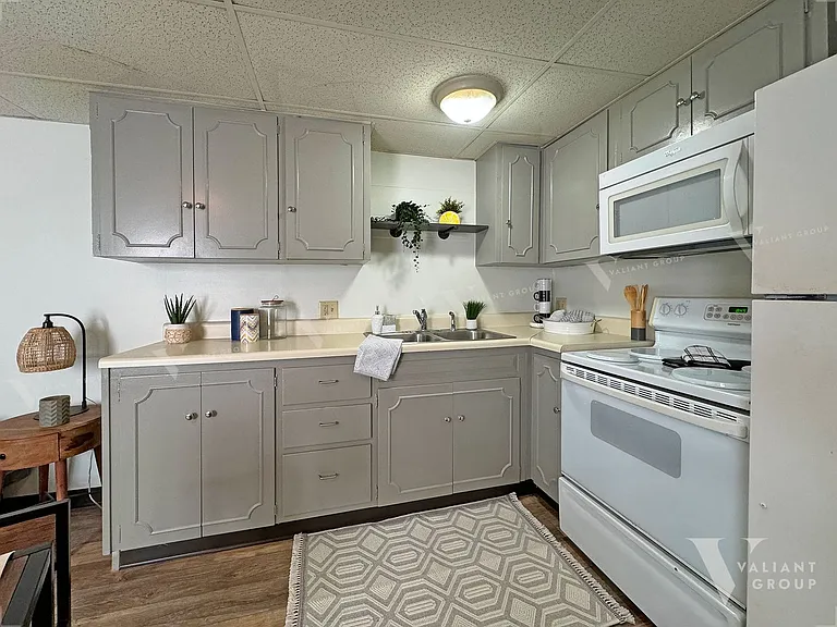 2323 E Cherry St — Photo 20