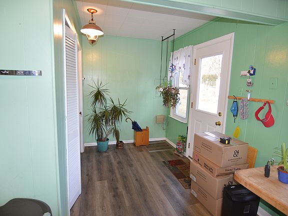 4th image of 104 N Pleasant Rd