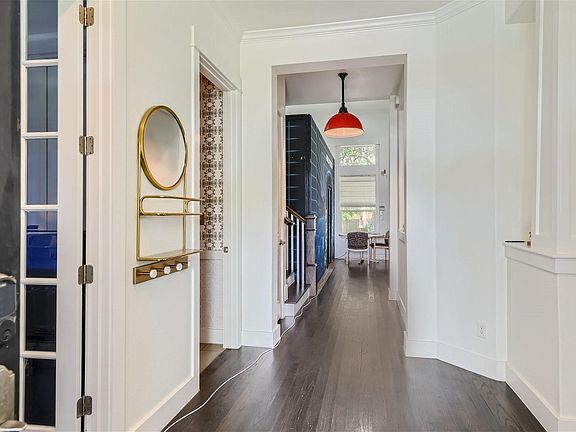 5th image of 805 W Mary St