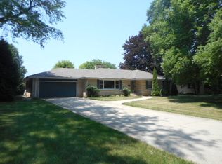 412 N Alfred Ave, Elgin, IL 60123