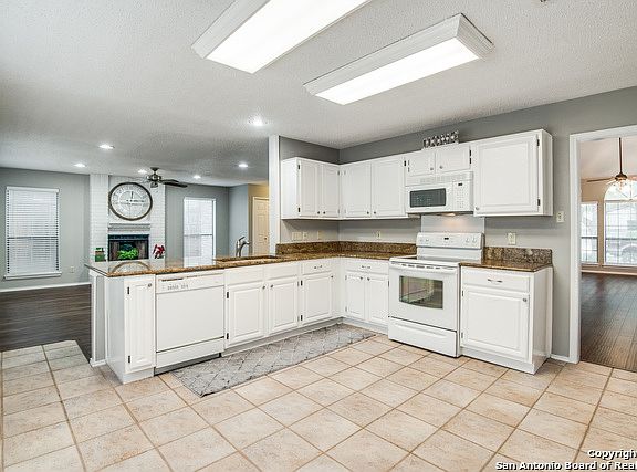 4th image of 1038 Hedgestone Dr