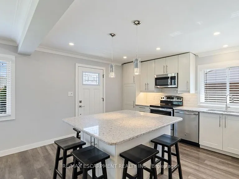 1266 Royal Dr W #UPPER — Photo 4