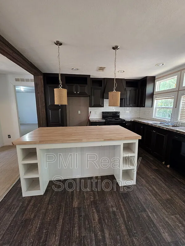 3 bed, 2.0 bath, 1456 sqft, $1,750 — Photo 3