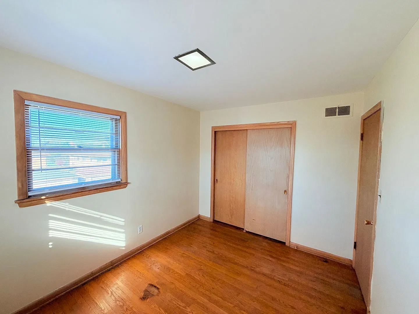 3 bed, 1.0 bath, 1158 sqft, $1,498 — Photo 2