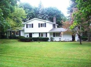 10 Wedgewood Dr, Penfield, NY 14526