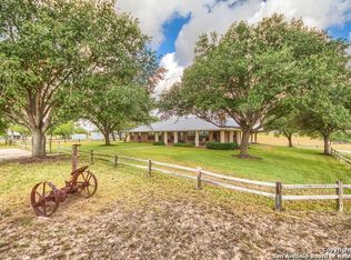 9285 County Road 401, Floresville, TX 78114