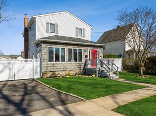 2275 Centre Ave, Bellmore, NY 11710