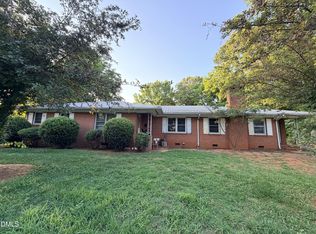 611 E Raleigh St, Siler City, NC 27344