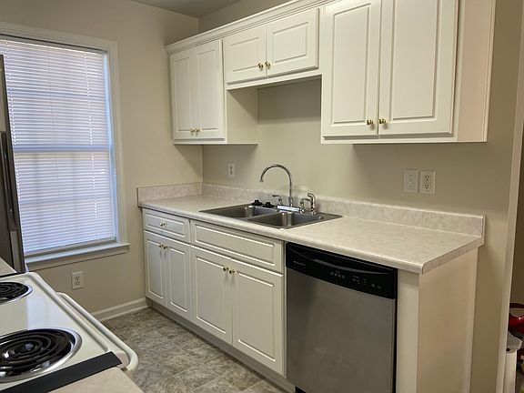 4th image of 123 Cedar Glen Ln