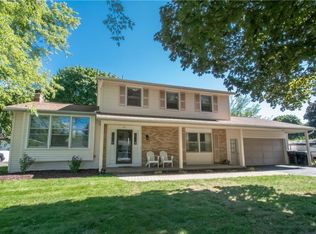 105 Ledgewood Cir, Rochester, NY 14615