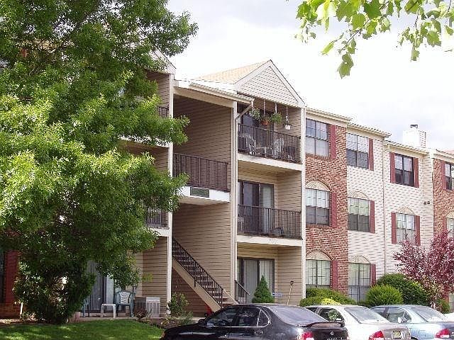 1st image of 385 Lancaster Ct #385