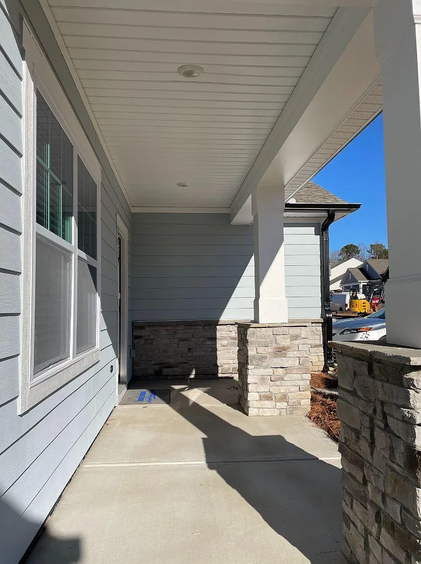 4 bed, 3.5 bath, 2509 sqft, $2,800 — Photo 2