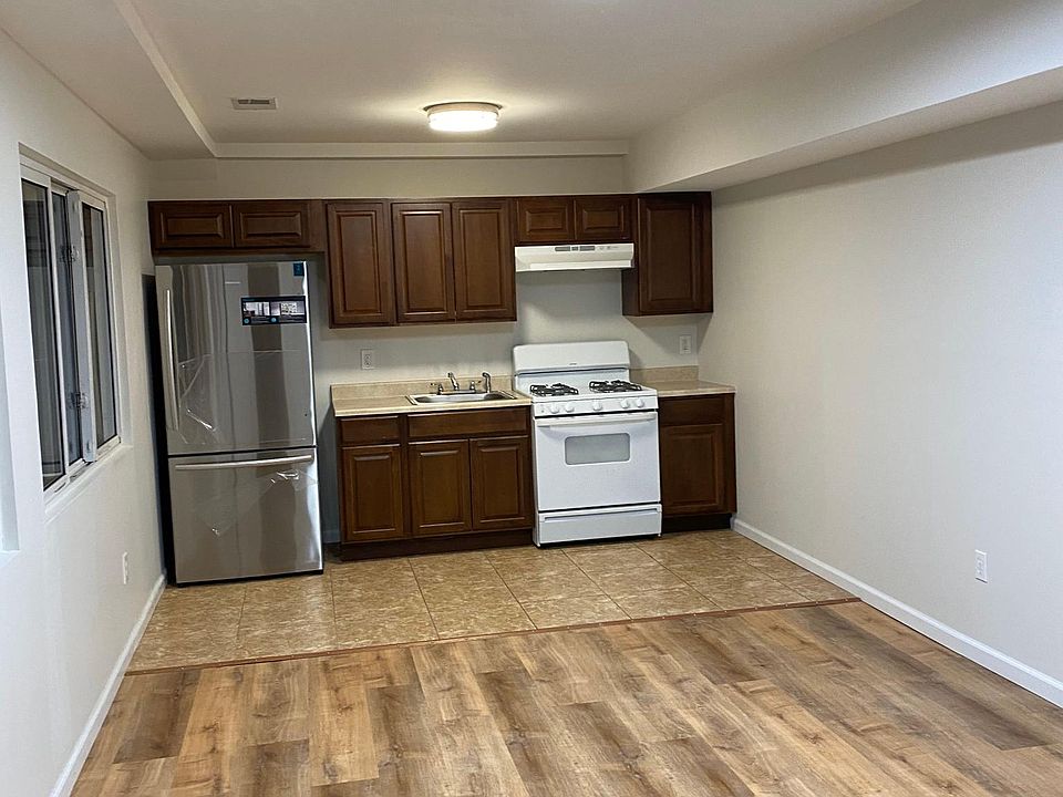 1st image of 146 Jackson Ave #B