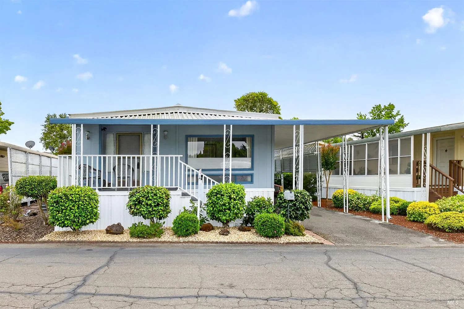 160 Tiffany Drive - Photo 2