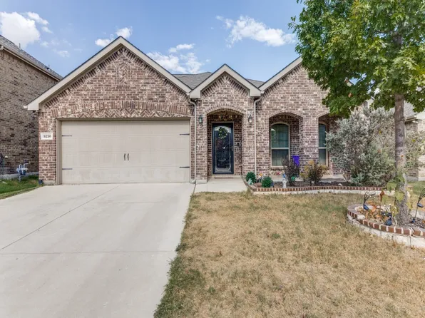 9236 Flying Eagle Ln, Fort Worth, TX 76131