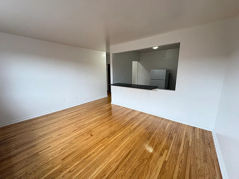 30 Mohawk Rd W #320 — Photo 4