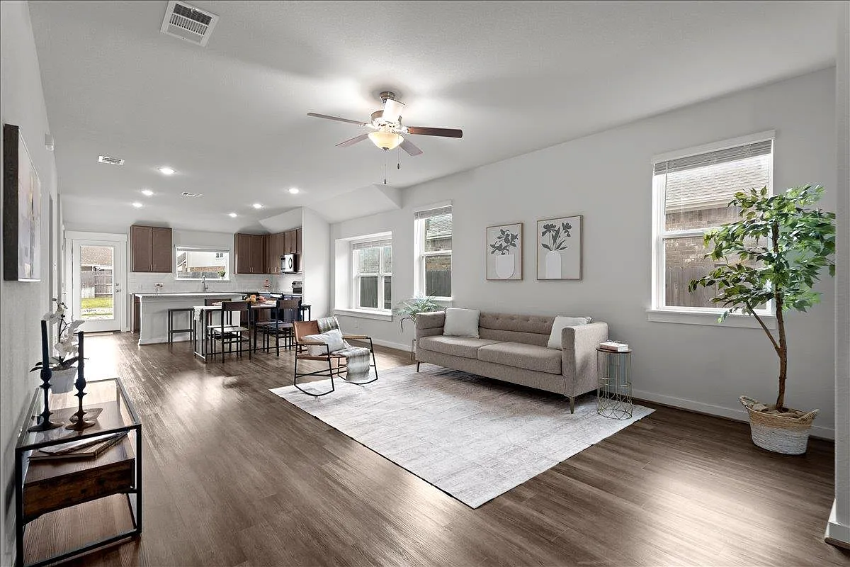 4 bed, 3.5 bath, 2461 sqft, $2,499 — Photo 2
