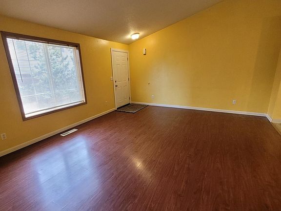 4th image of 10622 SE Powell Blvd