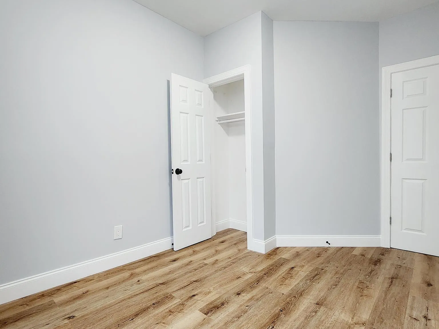 3 bed, 1000 sqft, $2,400 — Photo 3