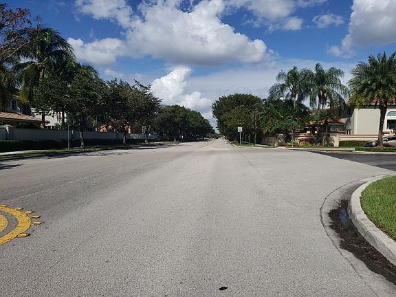 4th image of 11093 NW 44th Ter