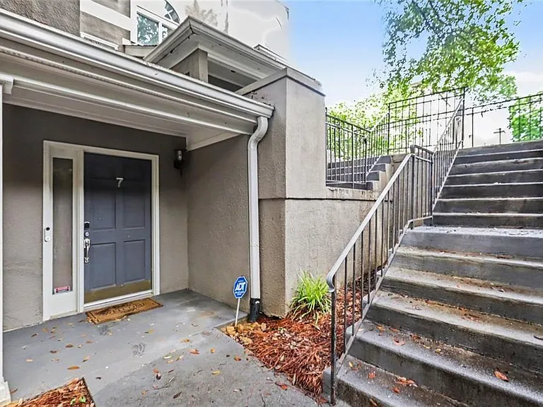7 Saint Claire Ln NE — Photo 1