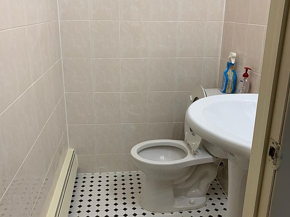 3rd image of 85-39 164th St Floor 2