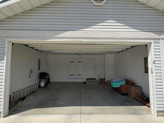 3rd image of 2589 Ironwood Ave