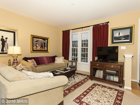 3rd image of 467 Amelanchier Ct