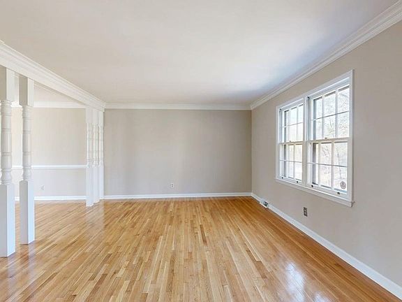 3rd image of 133 Briarcliff Ln