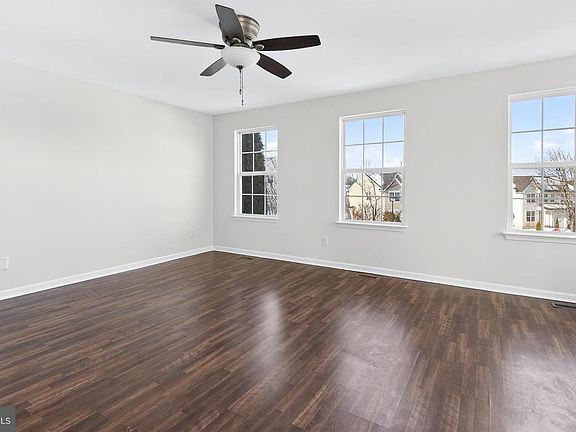 5th image of 268 Kentshire Dr