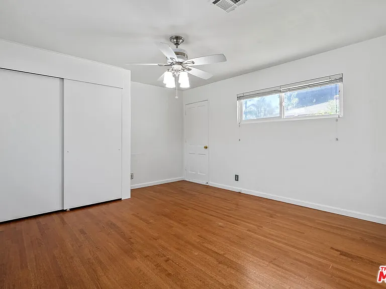 4940 Placidia Ave — Photo 28