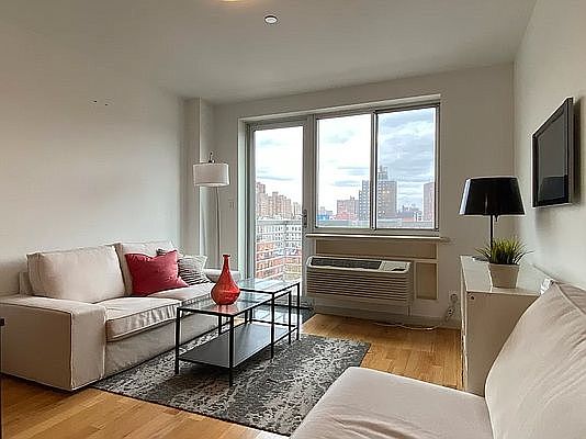 3rd image of 1635 Lexington Ave APT 3A