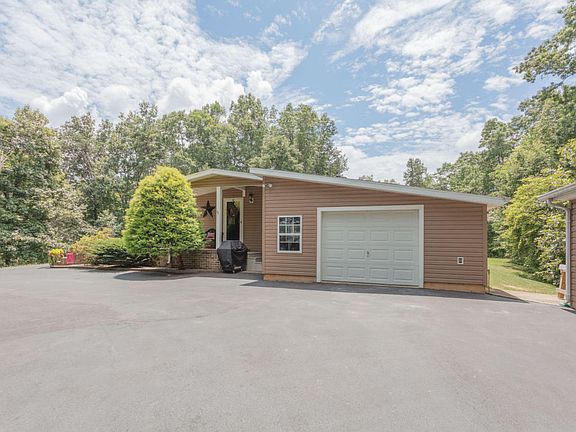 4th image of 18 Tiffany Dr