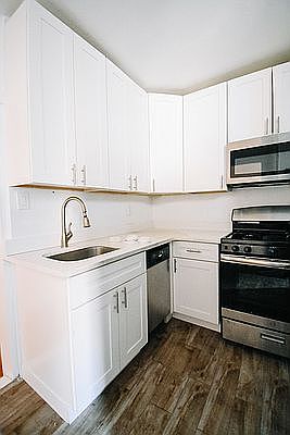 4th image of 3139 Broadway #16